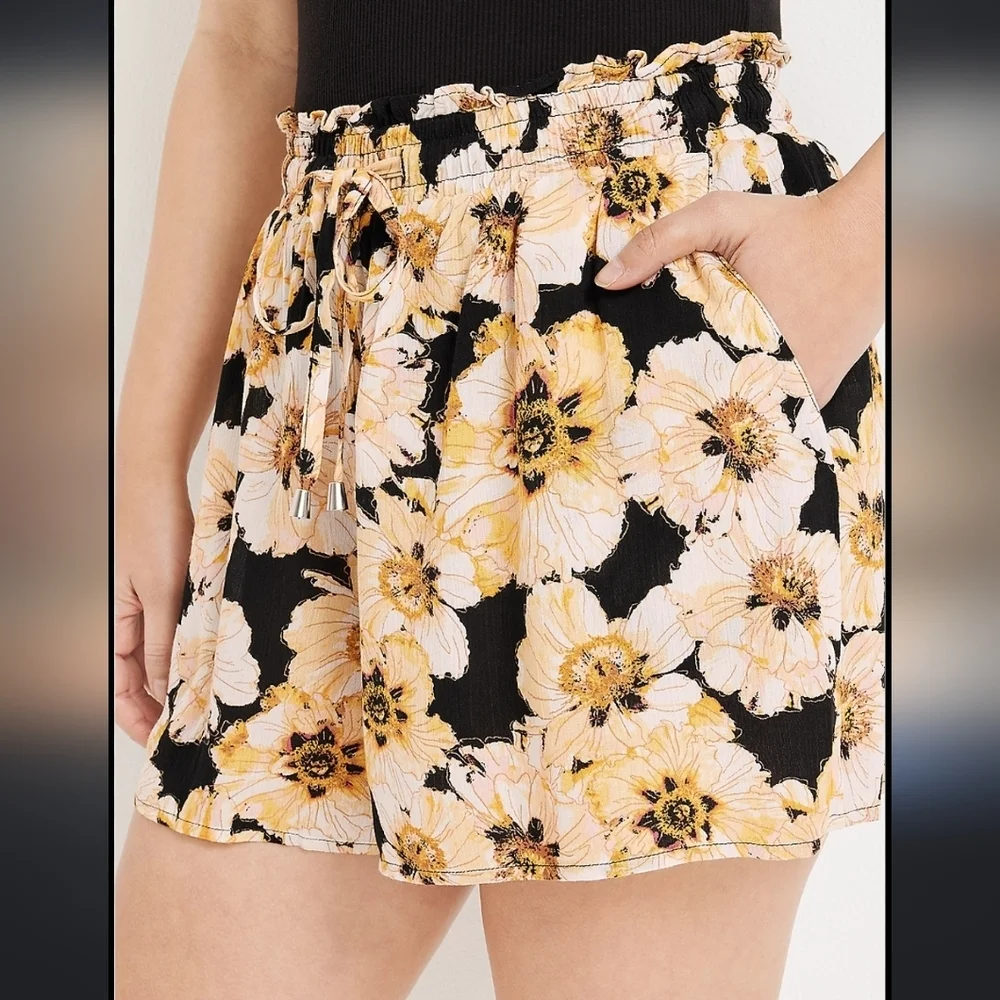 NWT Resort wear short pockets floral print Black Cream rayon Plus Size 2X. - Picture 15 of 15